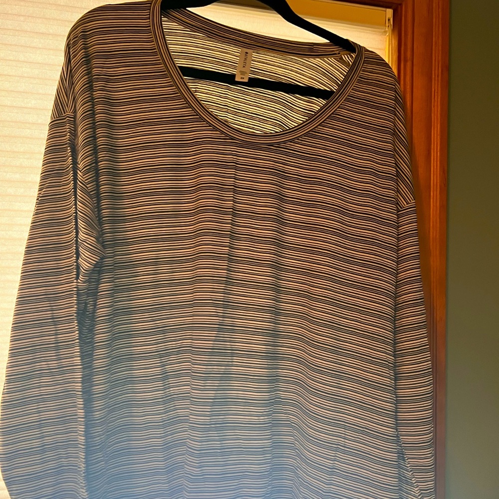 Athleta athleisure style, long sleeve top XXL